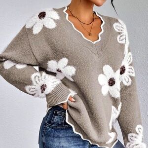 Women’s khaki/Taupe Floral V-Neck Sweater